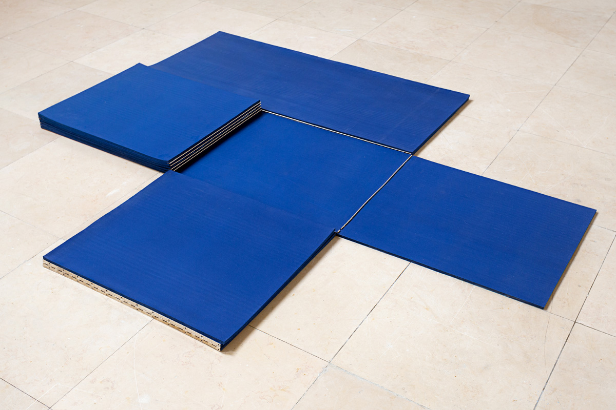 Elsa Werth, ‘Potentiellement hors d’atteinte’, 2013, tapis de sol en mousse polyurethane, charnieres en metal dimensions variables